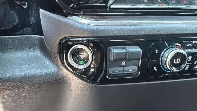 2025 GMC Sierra 1500 2WD Crew Cab Short Box SLT