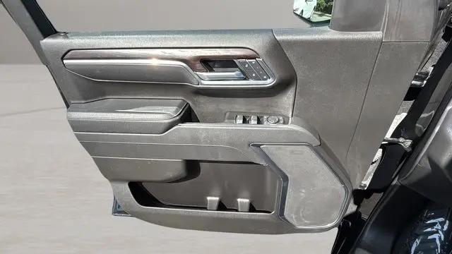2025 GMC Sierra 1500 2WD Crew Cab Short Box SLT