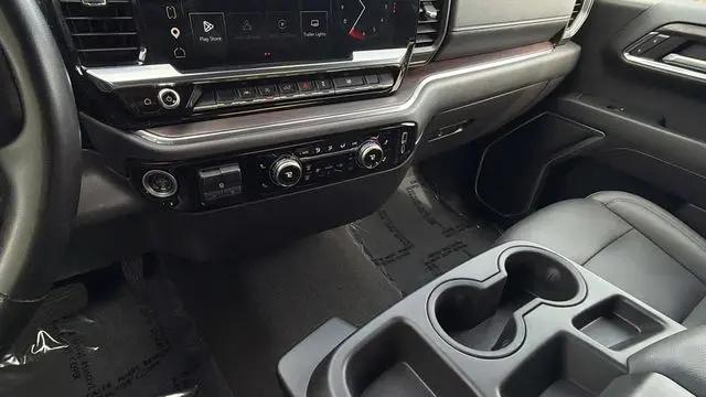 2025 GMC Sierra 1500 4WD Crew Cab Short Box SLT