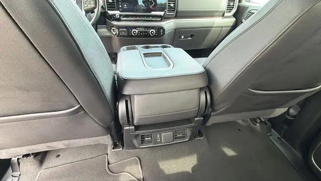2025 GMC Sierra 1500 4WD Crew Cab Short Box SLT