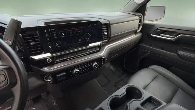 2025 GMC Sierra 1500 4WD Crew Cab Short Box SLT