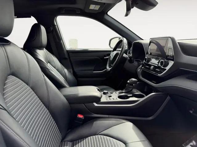 2025 Toyota Highlander XSE