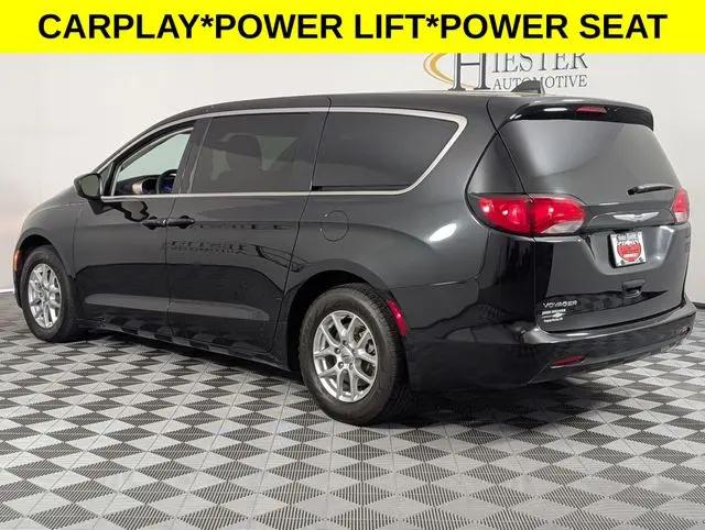 2022 Chrysler Voyager LX