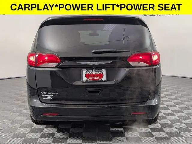 2022 Chrysler Voyager LX