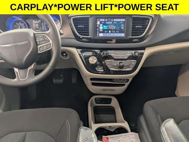 2022 Chrysler Voyager LX