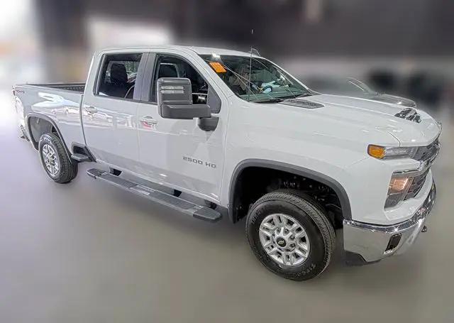 2025 Chevrolet Silverado 2500HD 4WD Crew Cab Standard Bed LT