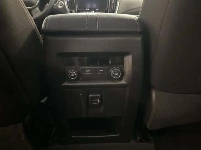 2023 Chevrolet Traverse FWD LT Cloth