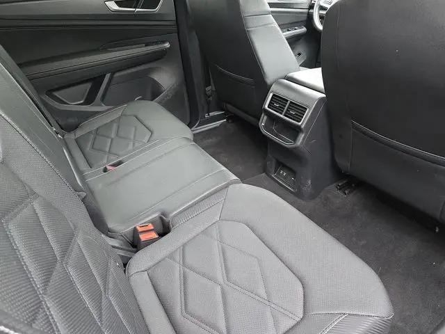 2025 Volkswagen Atlas Cross Sport 2.0T SE w/Technology