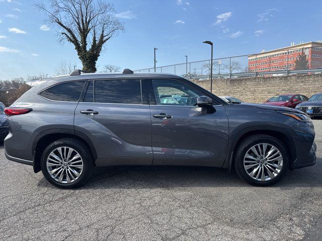 2023 Toyota Highlander Platinum