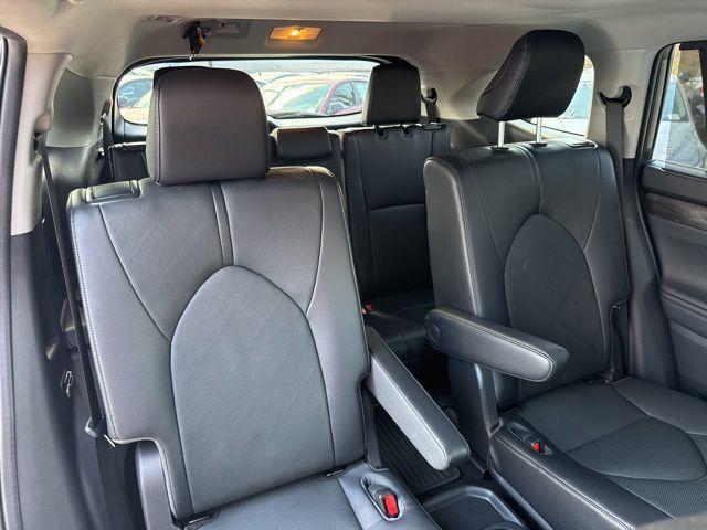 2023 Toyota Highlander Platinum