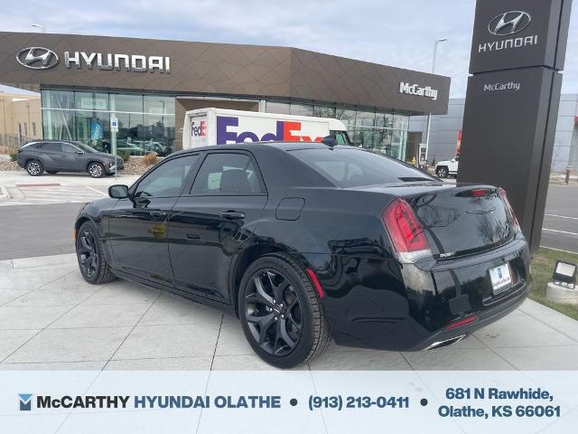 2022 Chrysler 300 Touring L