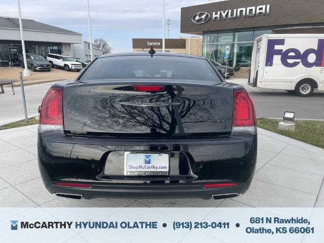 2022 Chrysler 300 Touring L