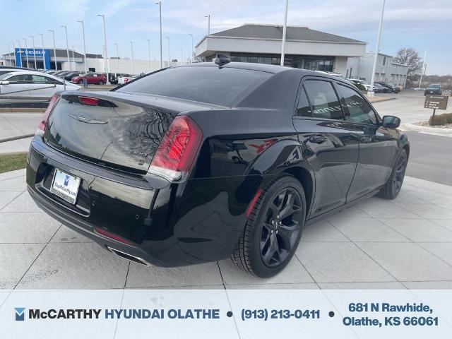 2022 Chrysler 300 Touring L