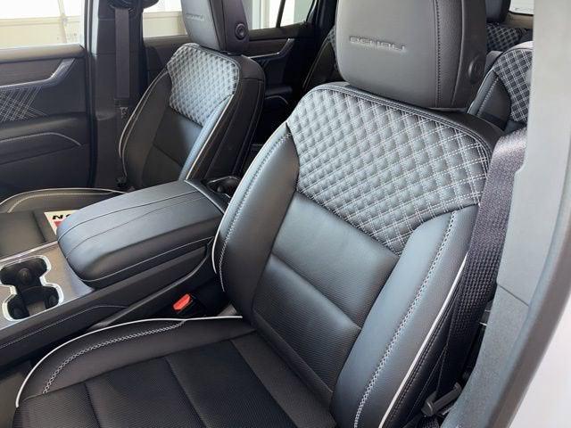 2025 GMC Acadia AWD Denali