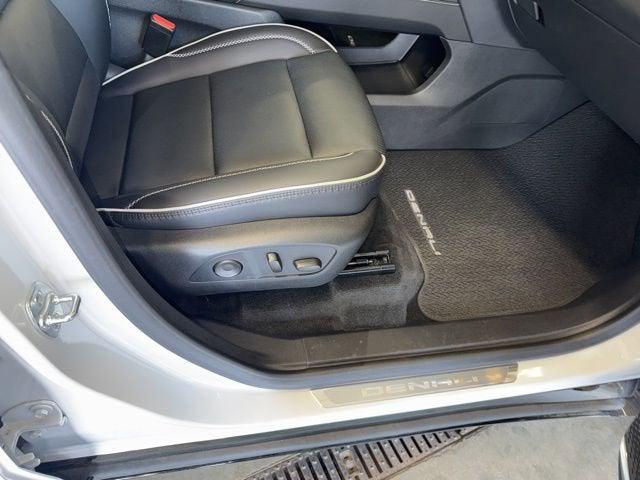 2025 GMC Acadia AWD Denali