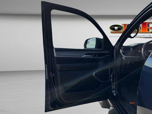2026 Jeep Grand Wagoneer 4x2