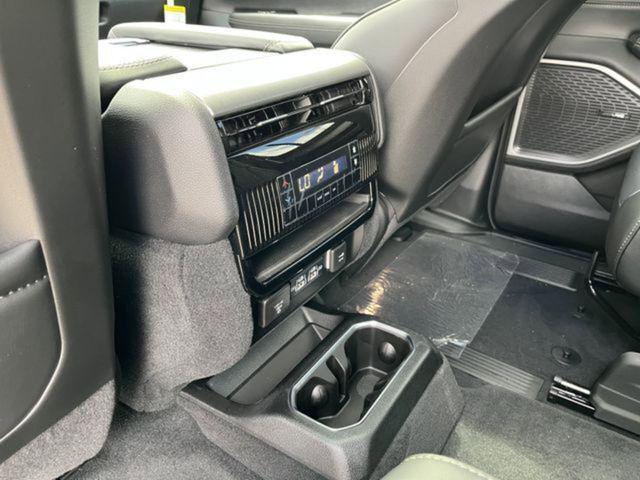 2026 Jeep Grand Wagoneer 4x2