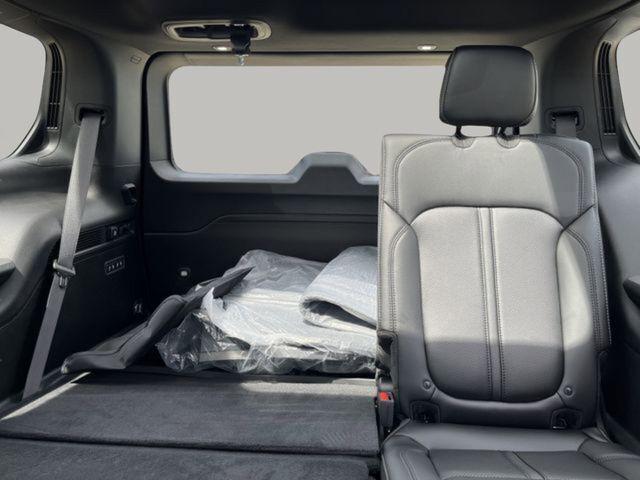 2026 Jeep Grand Wagoneer 4x2