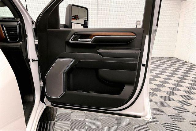 2024 GMC Sierra 3500HD 4WD Crew Cab Standard Bed Denali