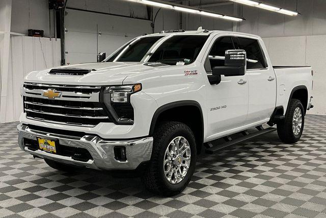 2025 Chevrolet Silverado 2500HD 4WD Crew Cab Standard Bed LTZ