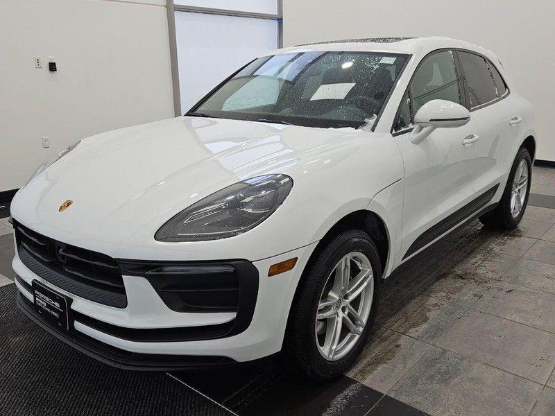 2025 Porsche Macan -'s photo