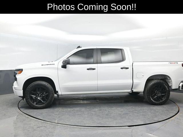 2022 Chevrolet Silverado 1500 4WD Crew Cab Short Bed Custom