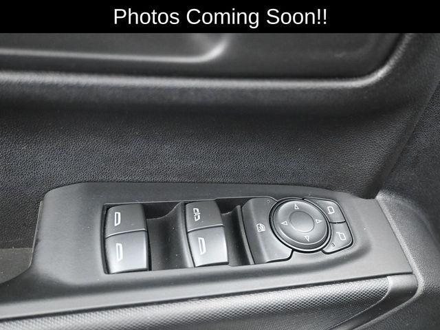 2022 Chevrolet Silverado 1500 4WD Crew Cab Short Bed Custom