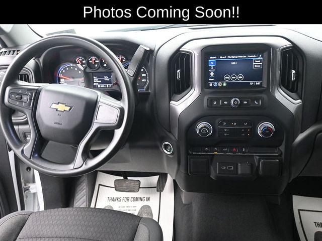 2022 Chevrolet Silverado 1500 4WD Crew Cab Short Bed Custom