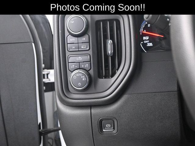 2022 Chevrolet Silverado 1500 4WD Crew Cab Short Bed Custom