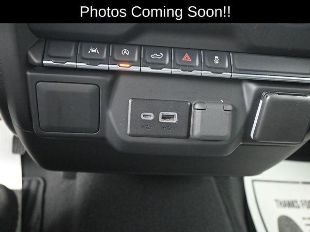 2022 Chevrolet Silverado 1500 4WD Crew Cab Short Bed Custom
