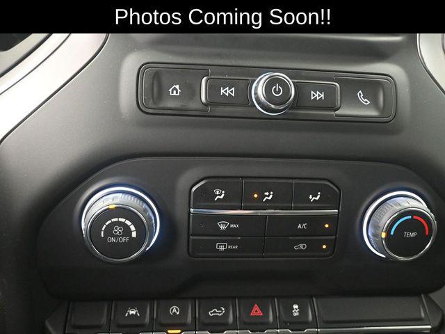 2022 Chevrolet Silverado 1500 4WD Crew Cab Short Bed Custom