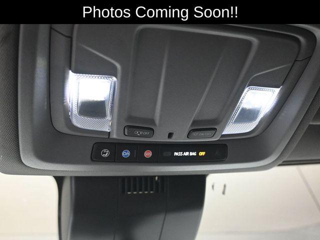 2022 Chevrolet Silverado 1500 4WD Crew Cab Short Bed Custom