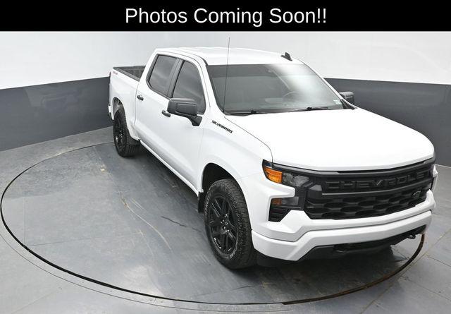 2022 Chevrolet Silverado 1500 4WD Crew Cab Short Bed Custom