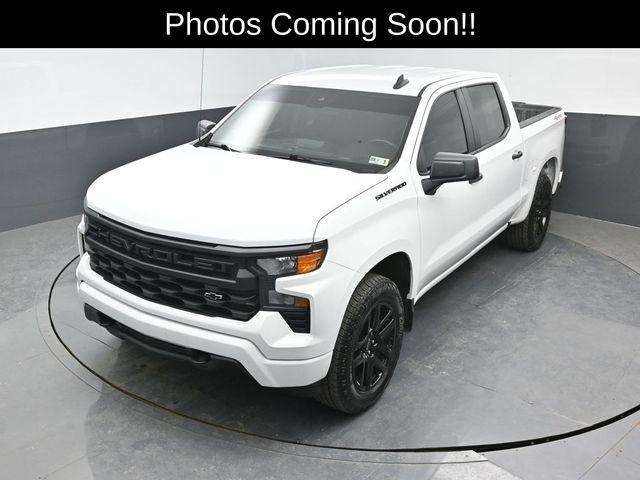 2022 Chevrolet Silverado 1500 4WD Crew Cab Short Bed Custom