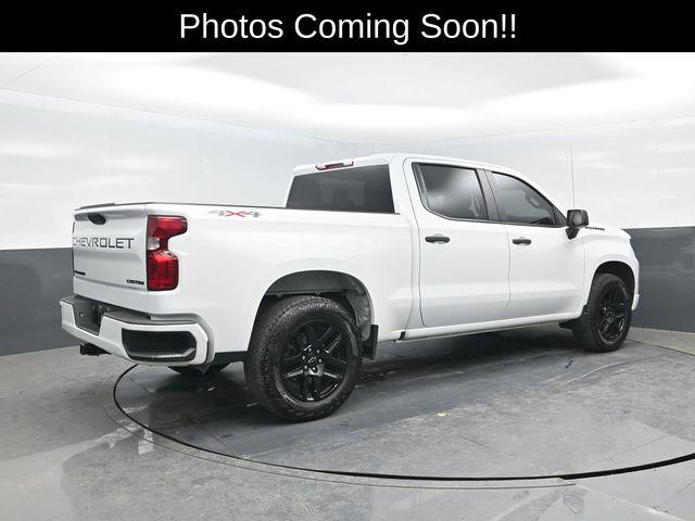 2022 Chevrolet Silverado 1500 4WD Crew Cab Short Bed Custom