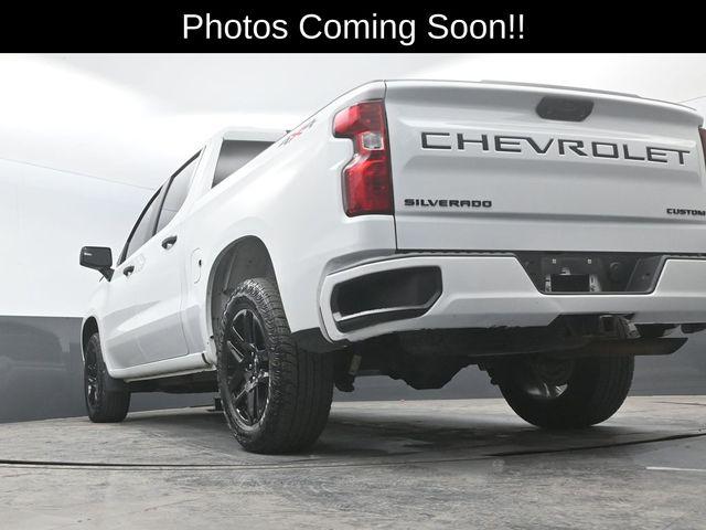 2022 Chevrolet Silverado 1500 4WD Crew Cab Short Bed Custom