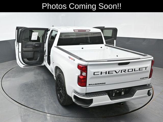 2022 Chevrolet Silverado 1500 4WD Crew Cab Short Bed Custom
