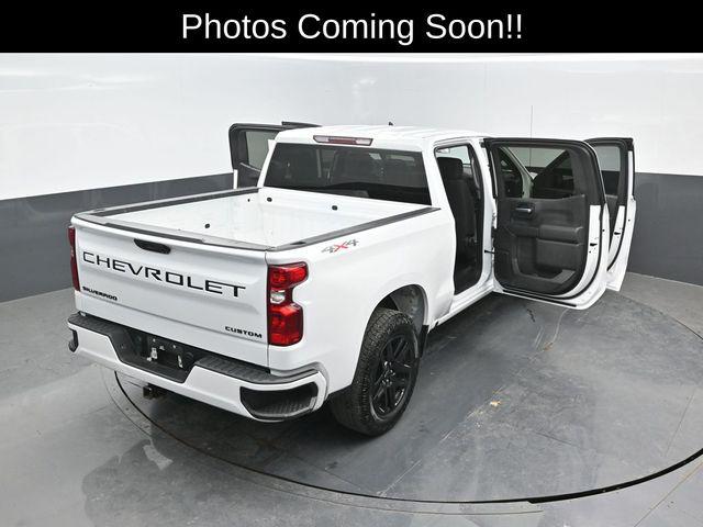 2022 Chevrolet Silverado 1500 4WD Crew Cab Short Bed Custom