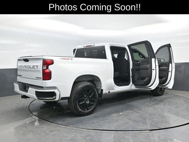 2022 Chevrolet Silverado 1500 4WD Crew Cab Short Bed Custom
