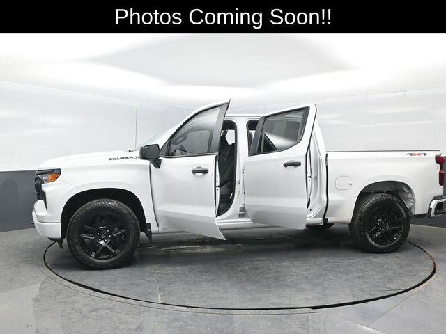 2022 Chevrolet Silverado 1500 4WD Crew Cab Short Bed Custom