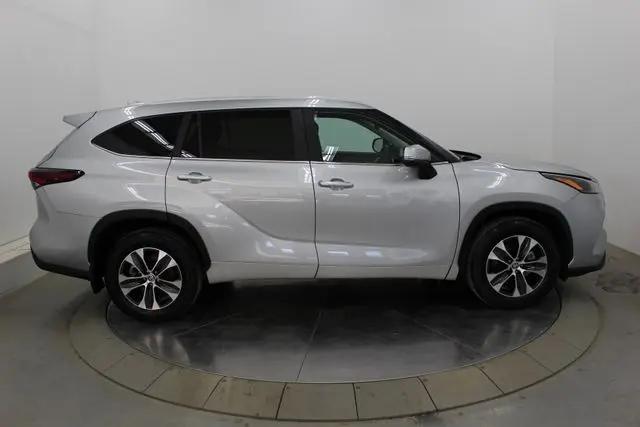 2025 Toyota Highlander XLE
