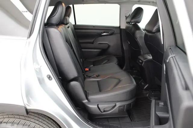 2025 Toyota Highlander XLE