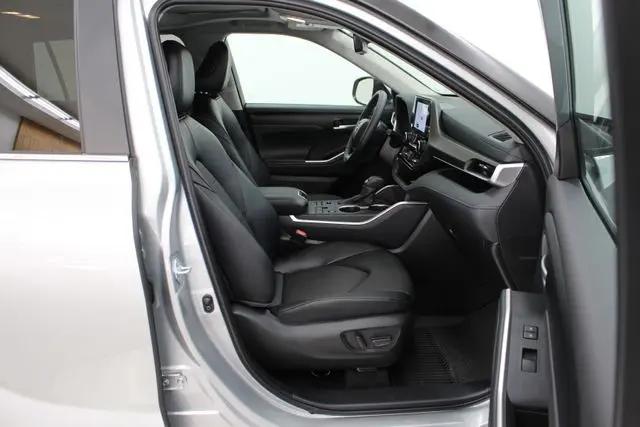 2025 Toyota Highlander XLE