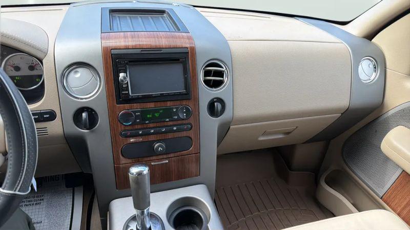 2004 Ford F-150 Lariat