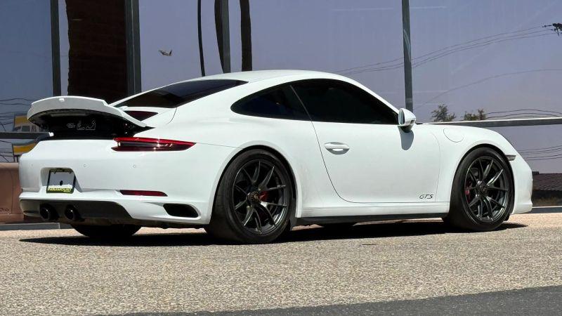 2017 Porsche 911 Carrera GTS
