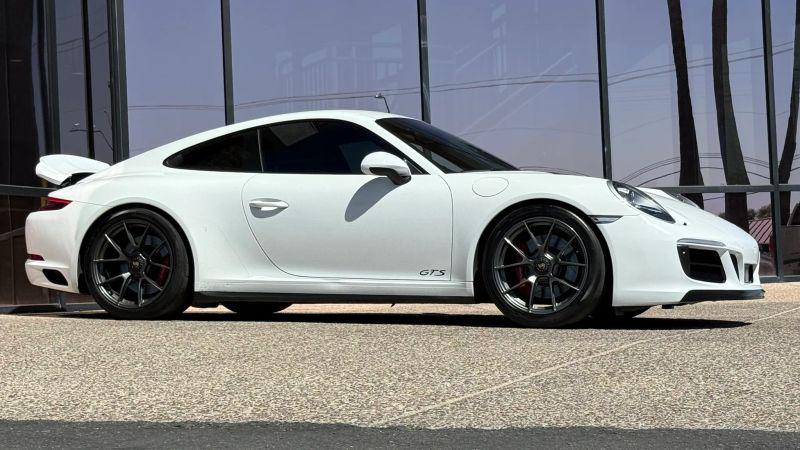 2017 Porsche 911 Carrera GTS