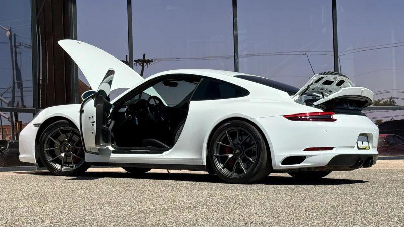 2017 Porsche 911 Carrera GTS