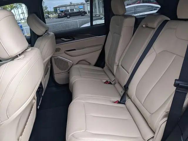 2026 Jeep Grand Cherokee Limited 4x2