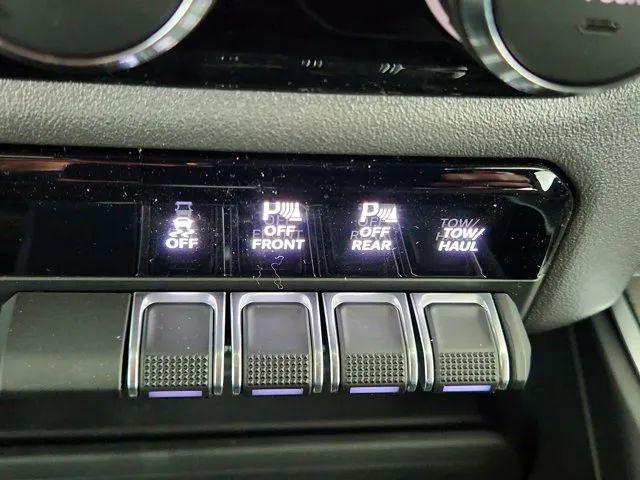 2026 Ram 1500 Express Crew Cab 4x4 5'7" Box