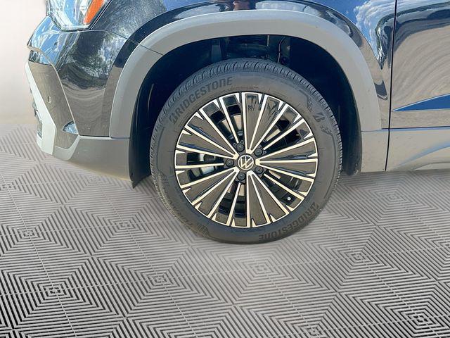 2025 Volkswagen Taos SE - Photo 8